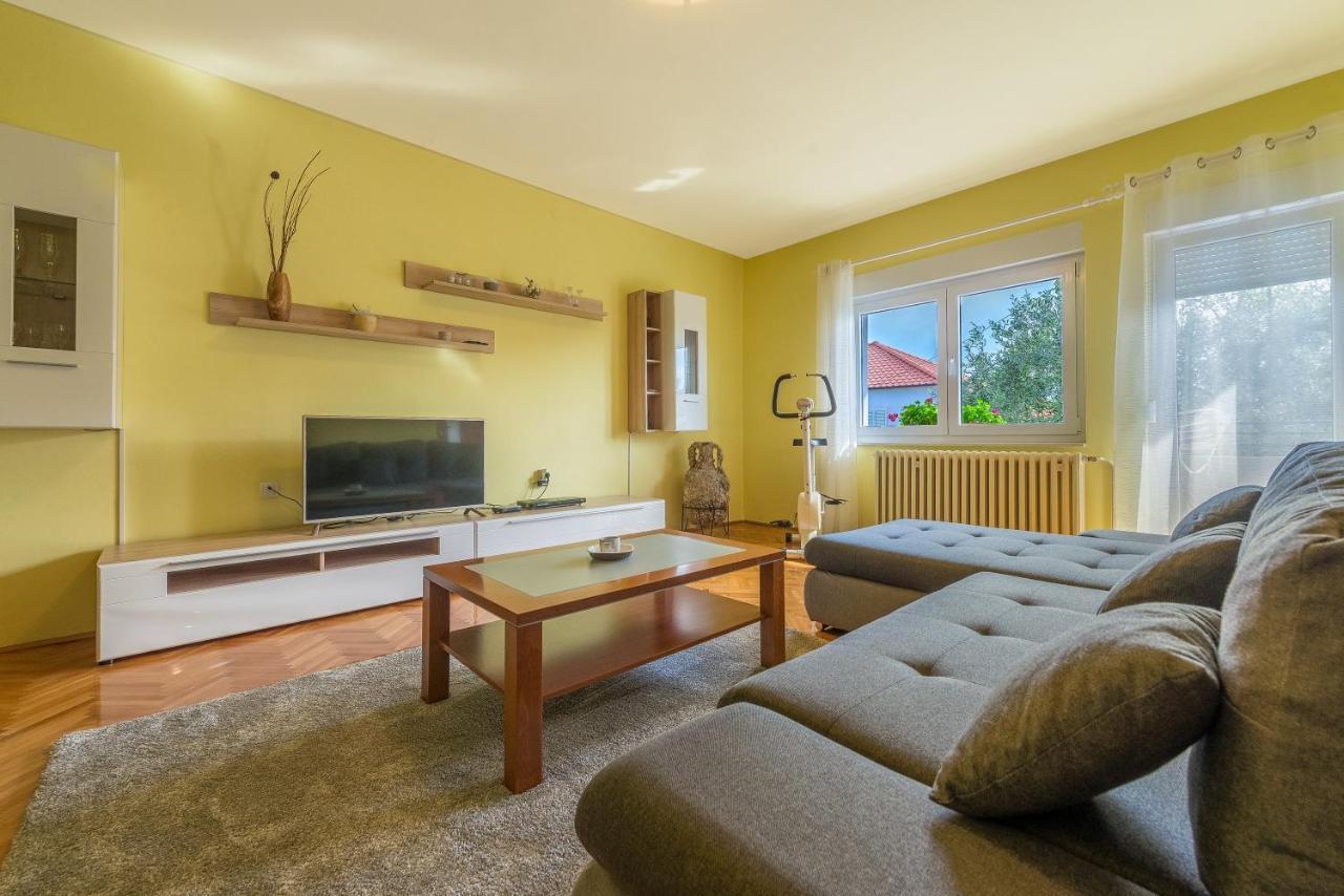 Apartments Villa Odesa With Shared Pool زادار المظهر الخارجي الصورة