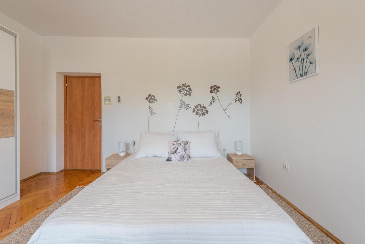 Apartments Villa Odesa With Shared Pool زادار المظهر الخارجي الصورة