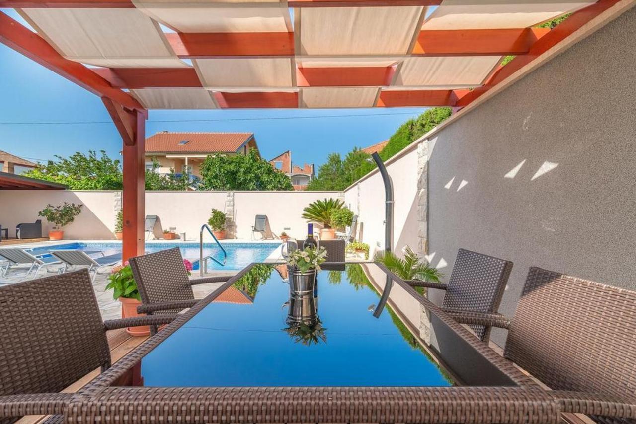 Apartments Villa Odesa With Shared Pool زادار المظهر الخارجي الصورة