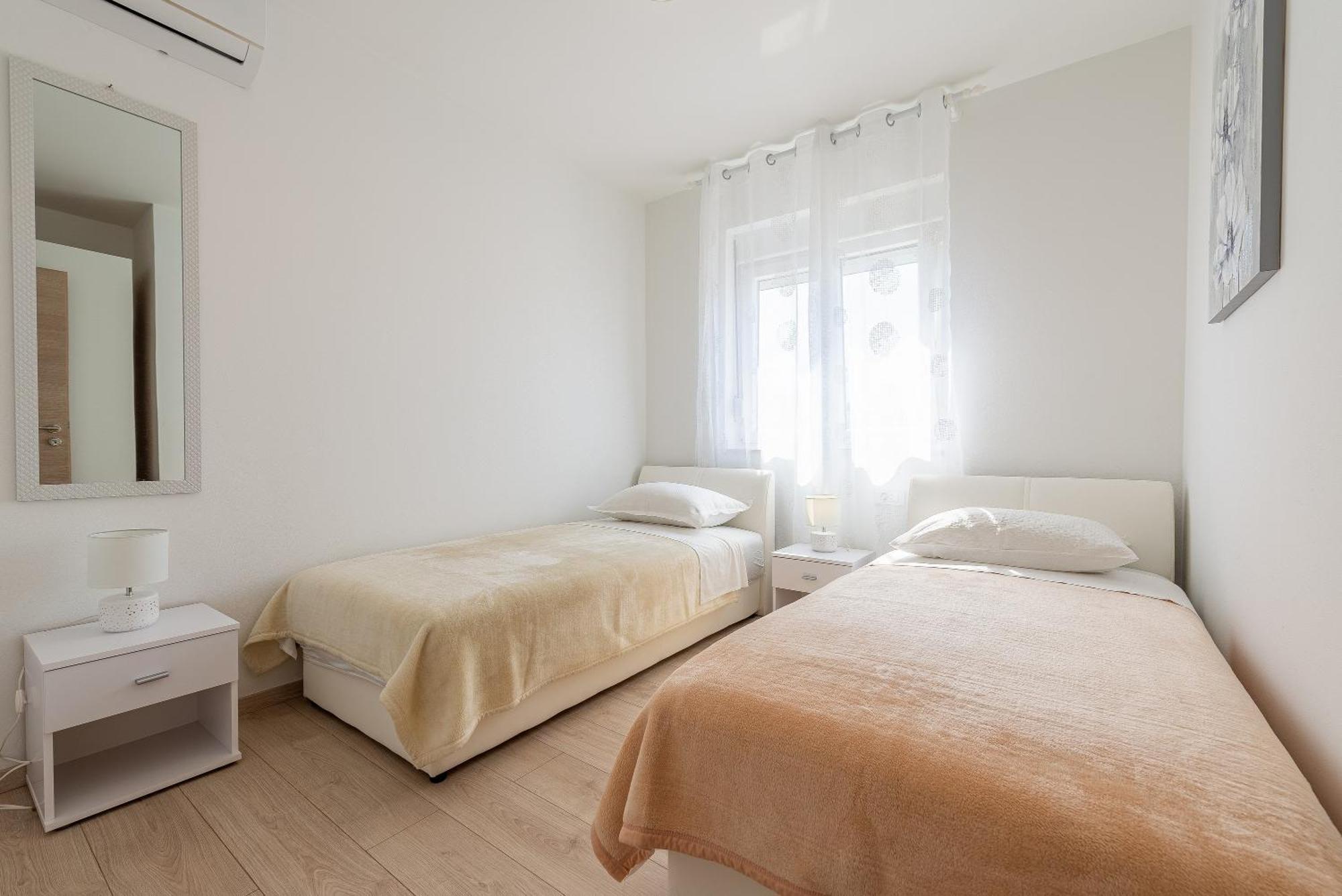 Apartments Villa Odesa With Shared Pool زادار المظهر الخارجي الصورة