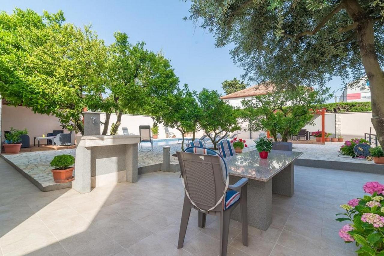 Apartments Villa Odesa With Shared Pool زادار المظهر الخارجي الصورة