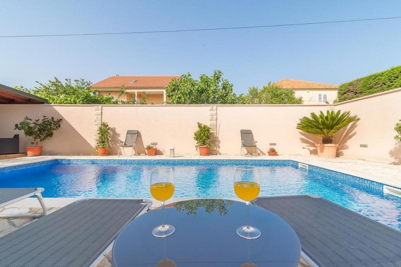 Apartments Villa Odesa With Shared Pool زادار المظهر الخارجي الصورة