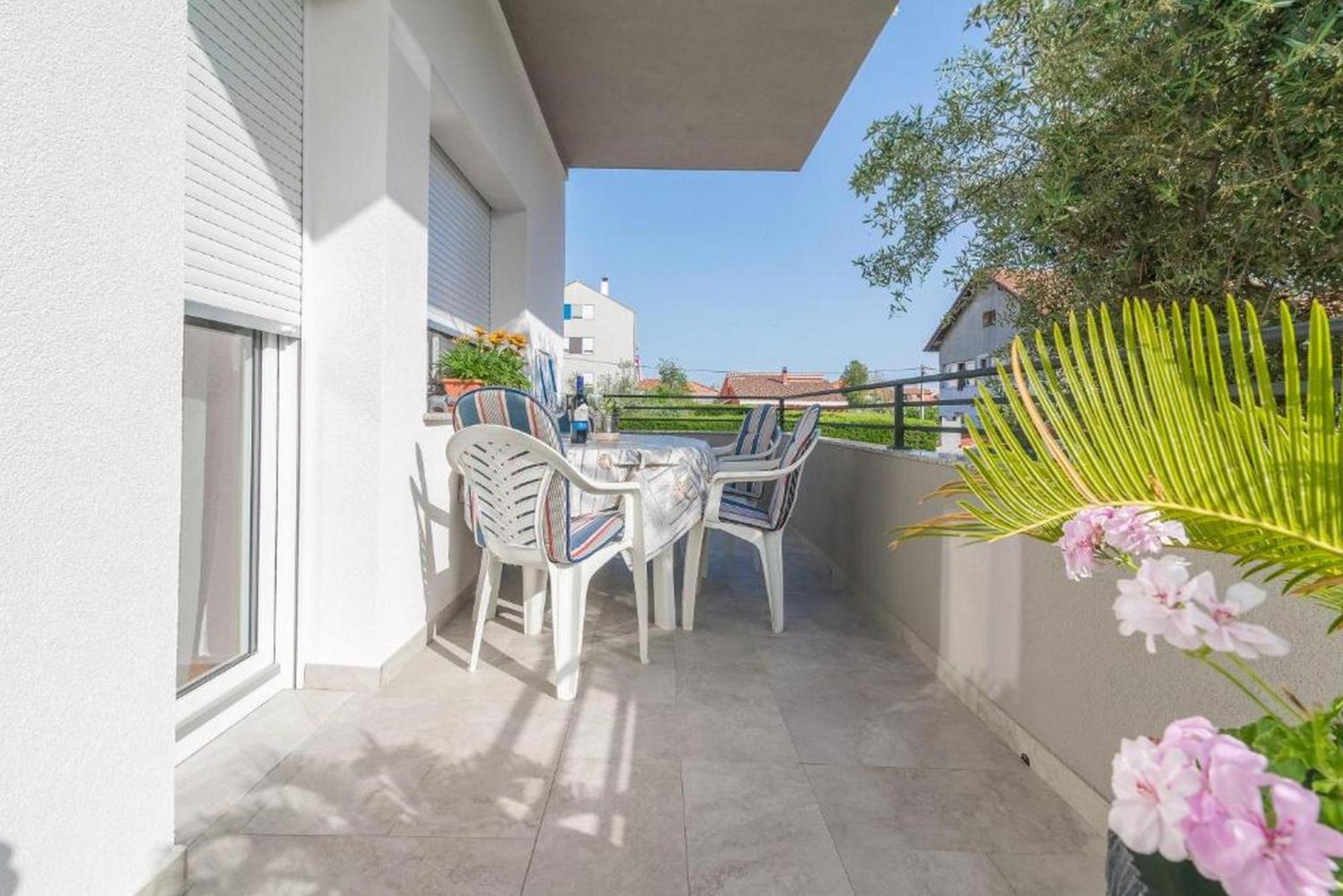 Apartments Villa Odesa With Shared Pool زادار الغرفة الصورة