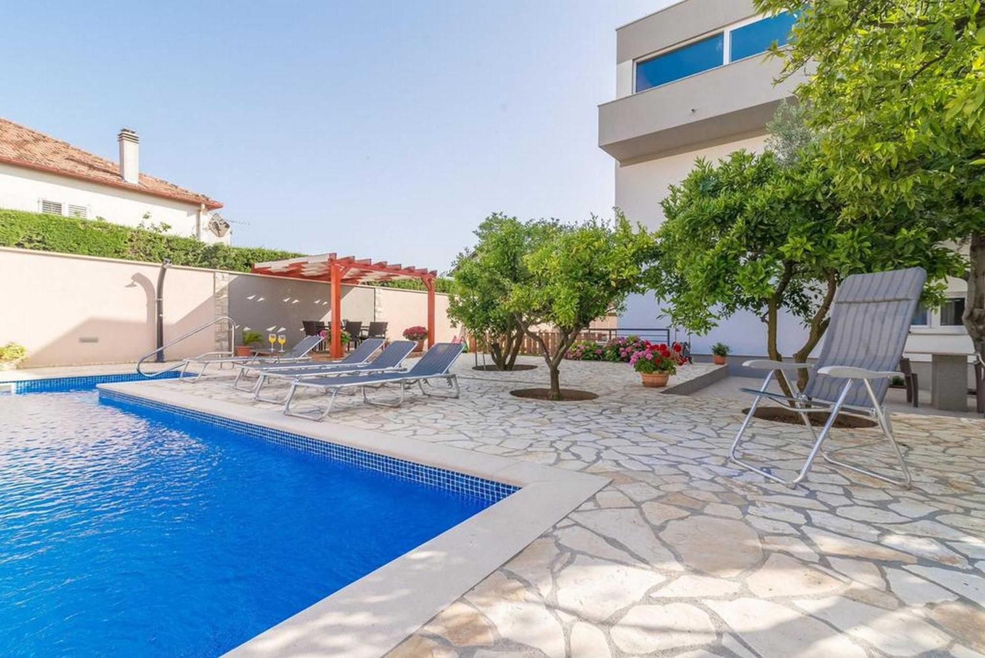 Apartments Villa Odesa With Shared Pool زادار الغرفة الصورة