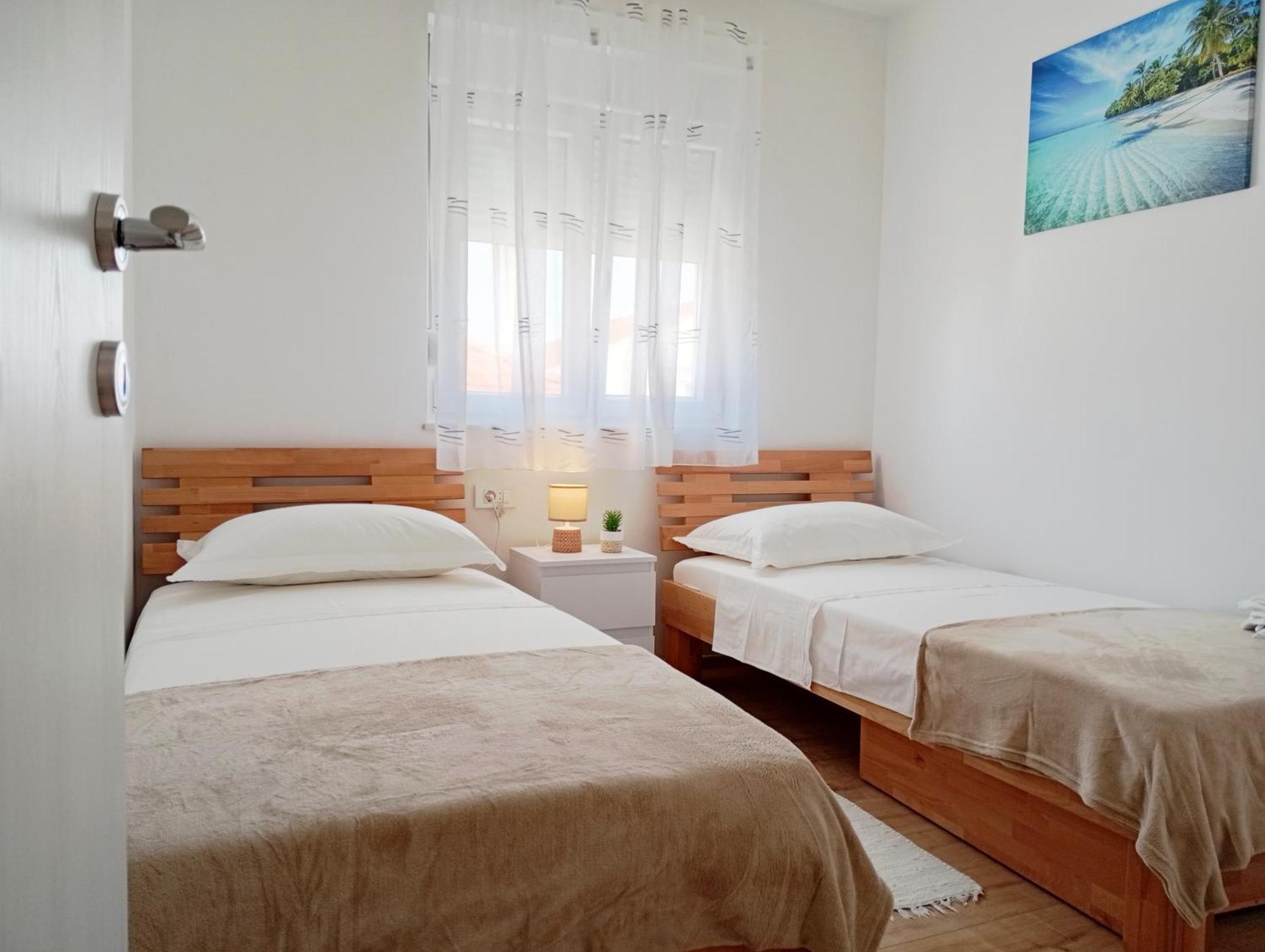Apartments Villa Odesa With Shared Pool زادار المظهر الخارجي الصورة