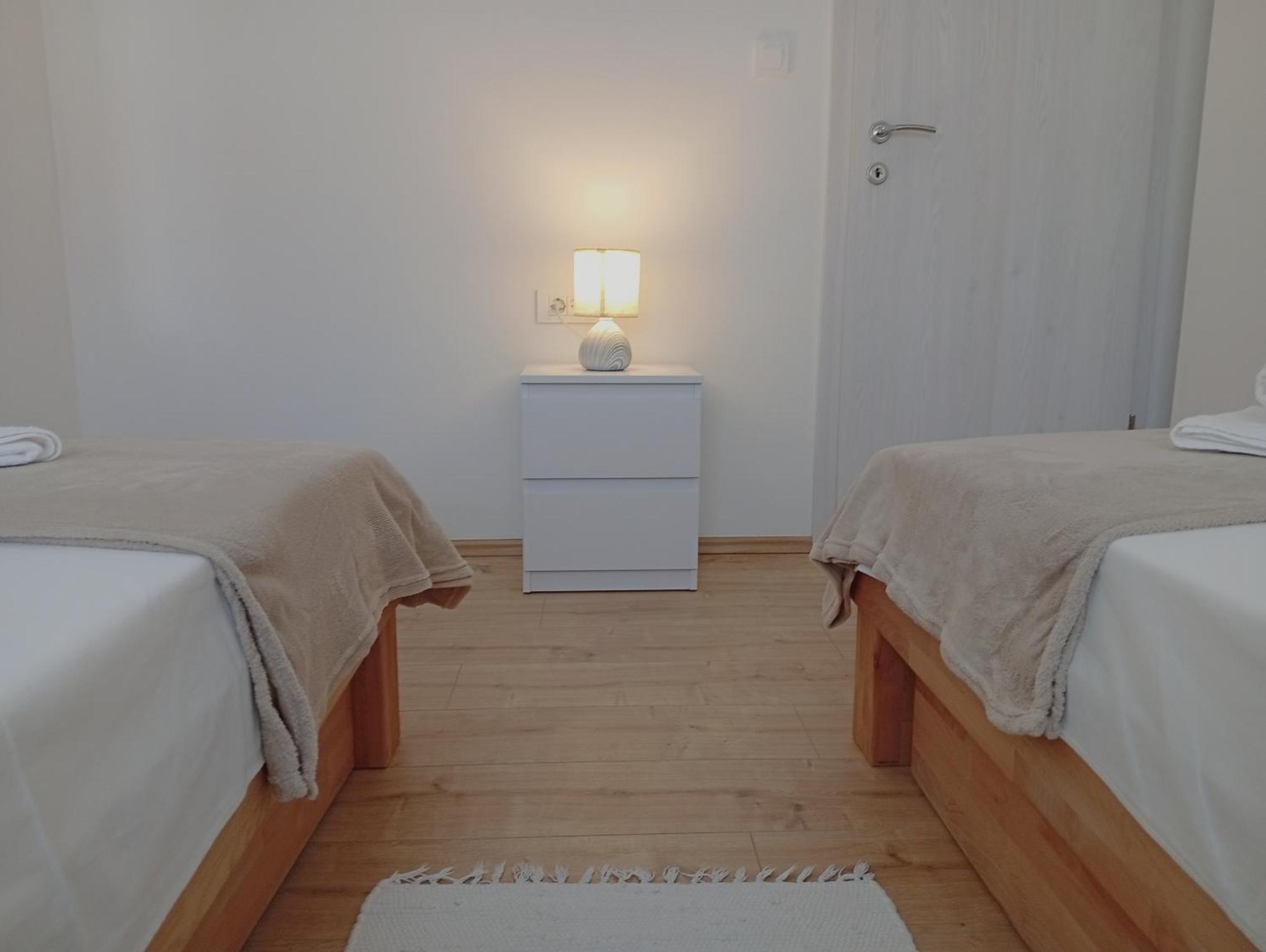 Apartments Villa Odesa With Shared Pool زادار الغرفة الصورة