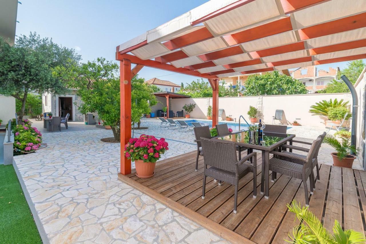 Apartments Villa Odesa With Shared Pool زادار المظهر الخارجي الصورة