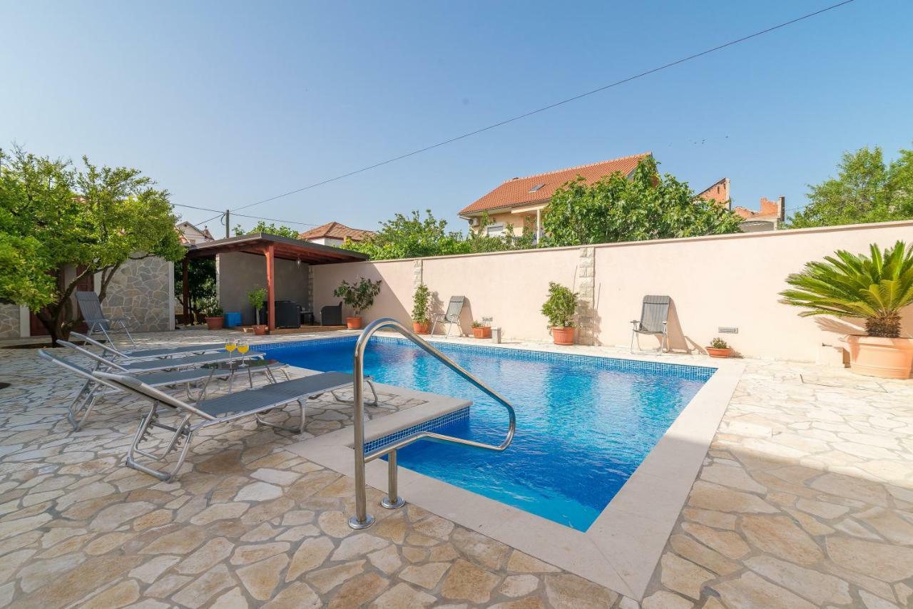 Apartments Villa Odesa With Shared Pool زادار المظهر الخارجي الصورة