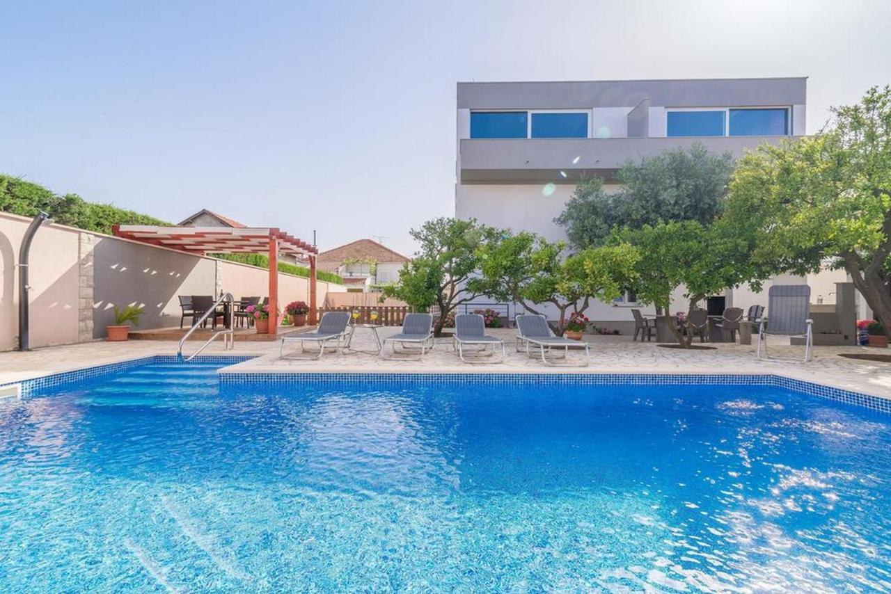 Apartments Villa Odesa With Shared Pool زادار المظهر الخارجي الصورة