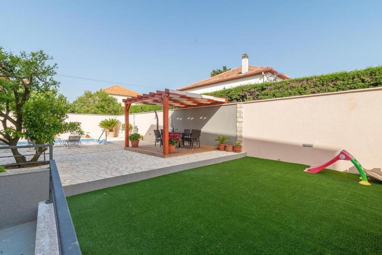 Apartments Villa Odesa With Shared Pool زادار المظهر الخارجي الصورة